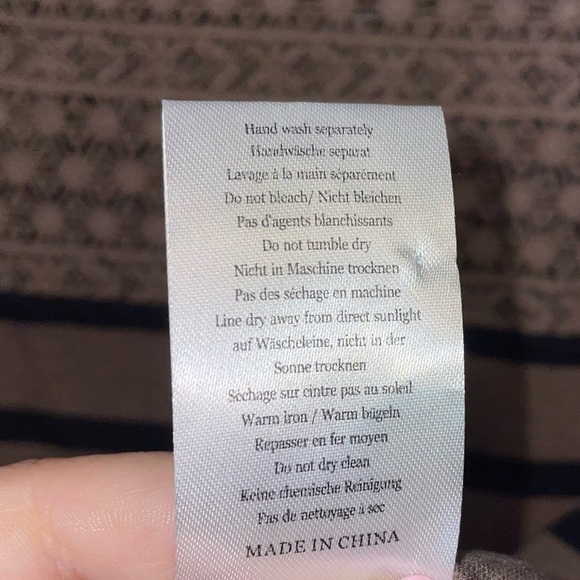 Wrap London Linen Blend Top with Button Back and Crochet Detail Size 2 - Picture 4 of 7